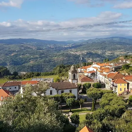 Casa Da Zéfinha, Em Cinfães, No Douro *